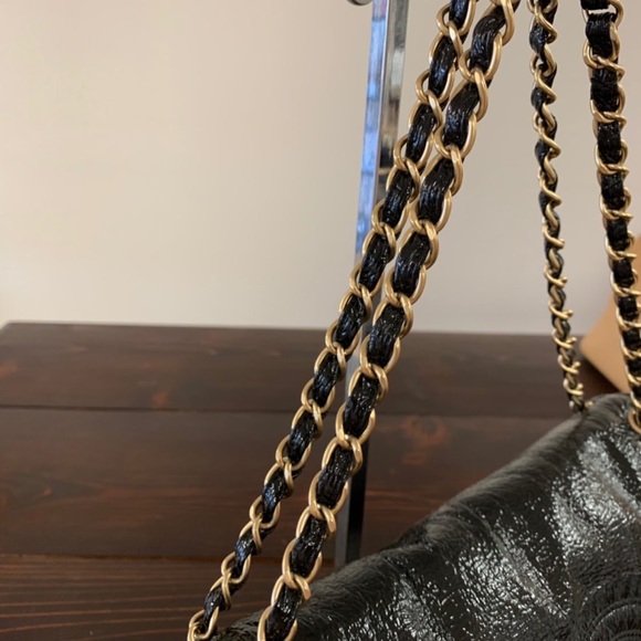 Authentic Chanel handbag - Picture 3 of 6